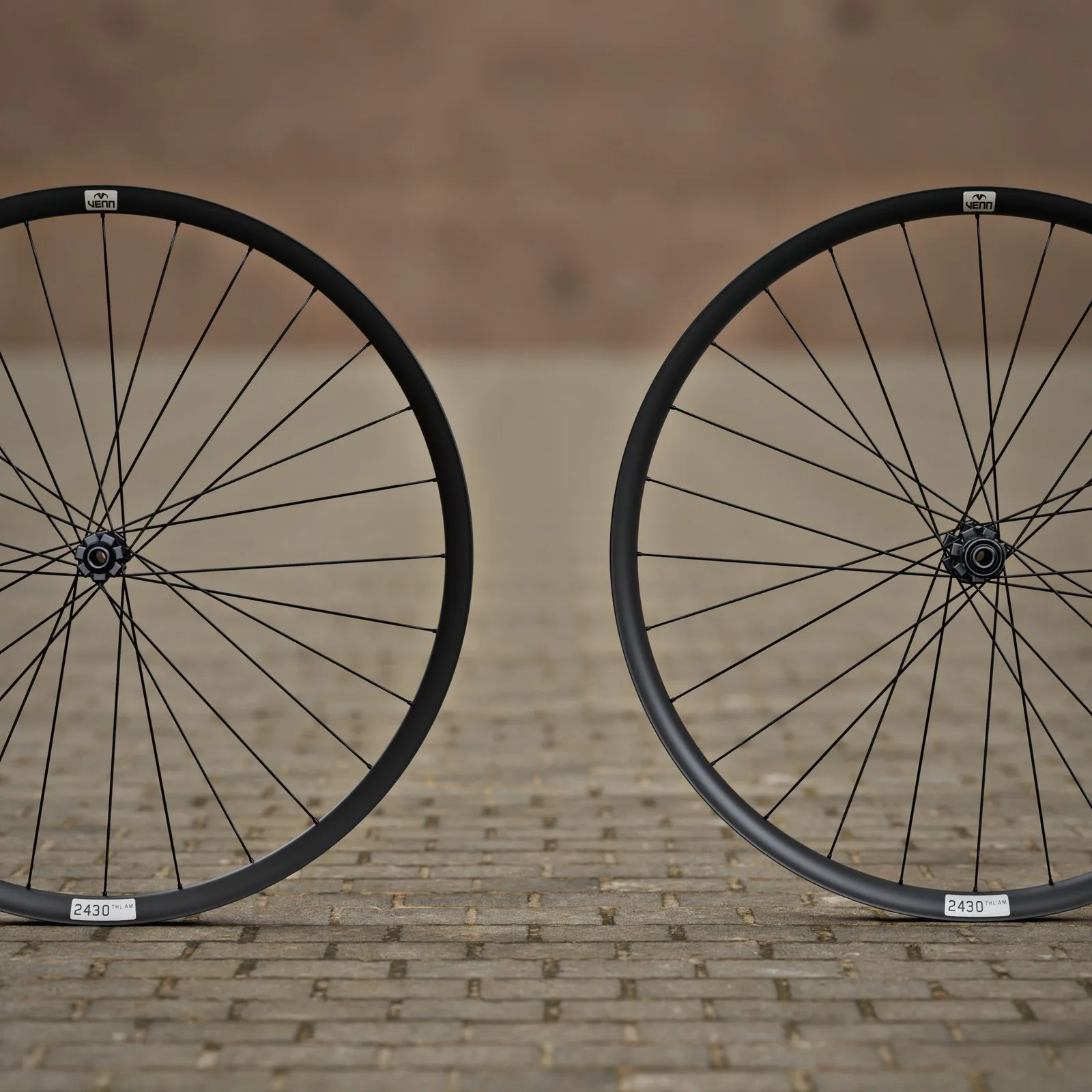Venn 2430 S AM carbon wielset, gekruist