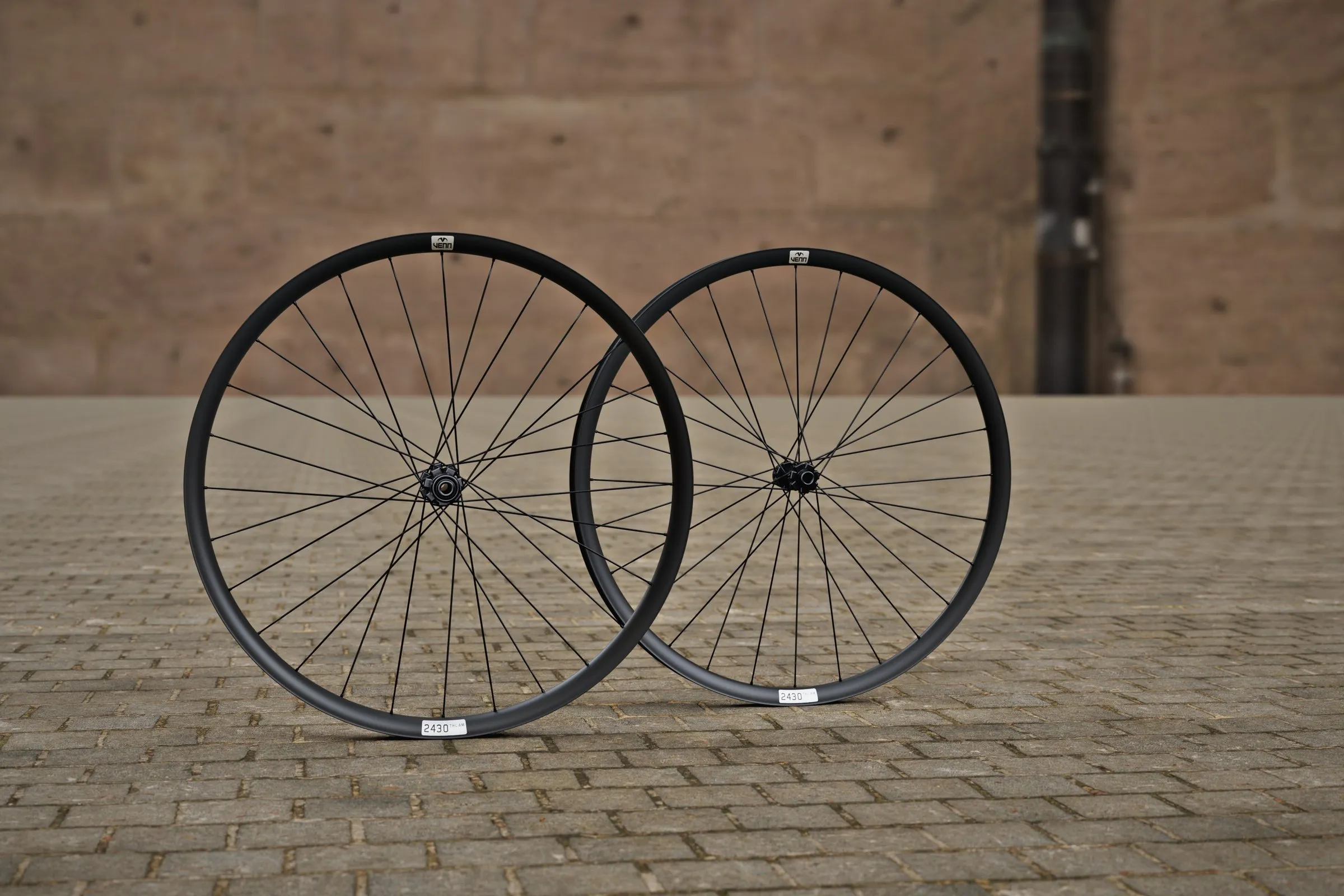 Venn 2430 S AM carbon wielset, naast elkaar