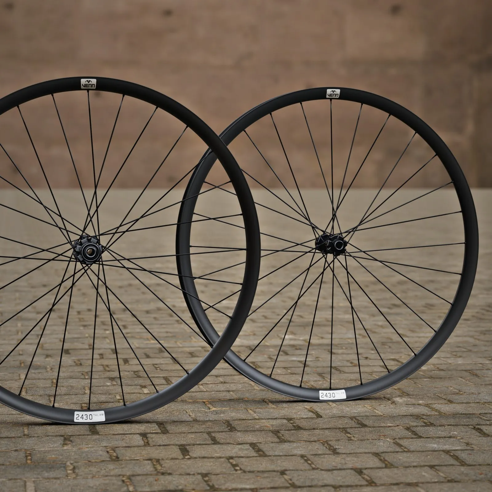 Venn 2430 S AM carbon wielset, naast elkaar