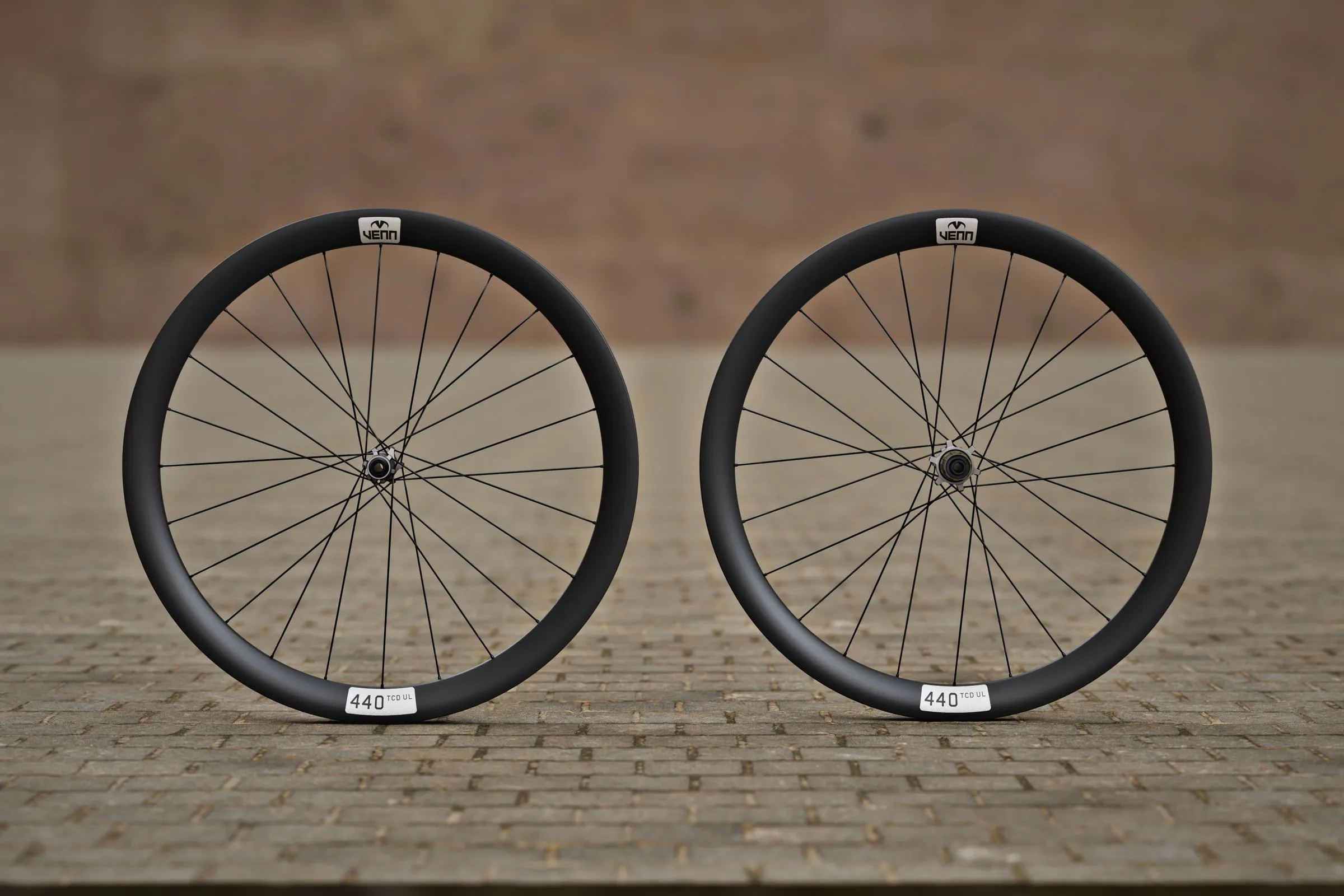 Venn 440 HE1 carbon wielset op Venn Helix-01 naven, gekruist