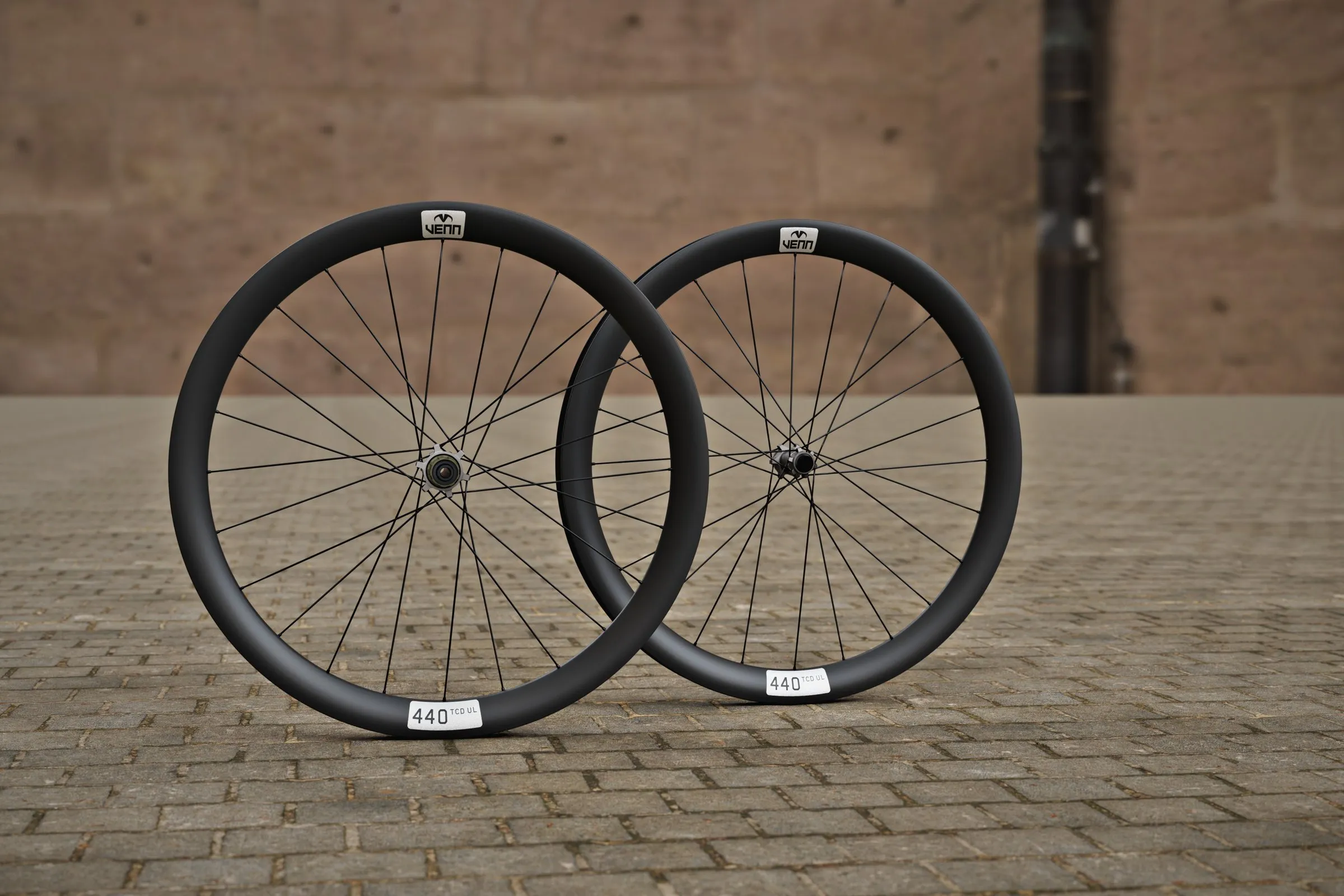 Venn 440 HE1 carbon wielset op Venn Helix-01 naven, naast elkaar
