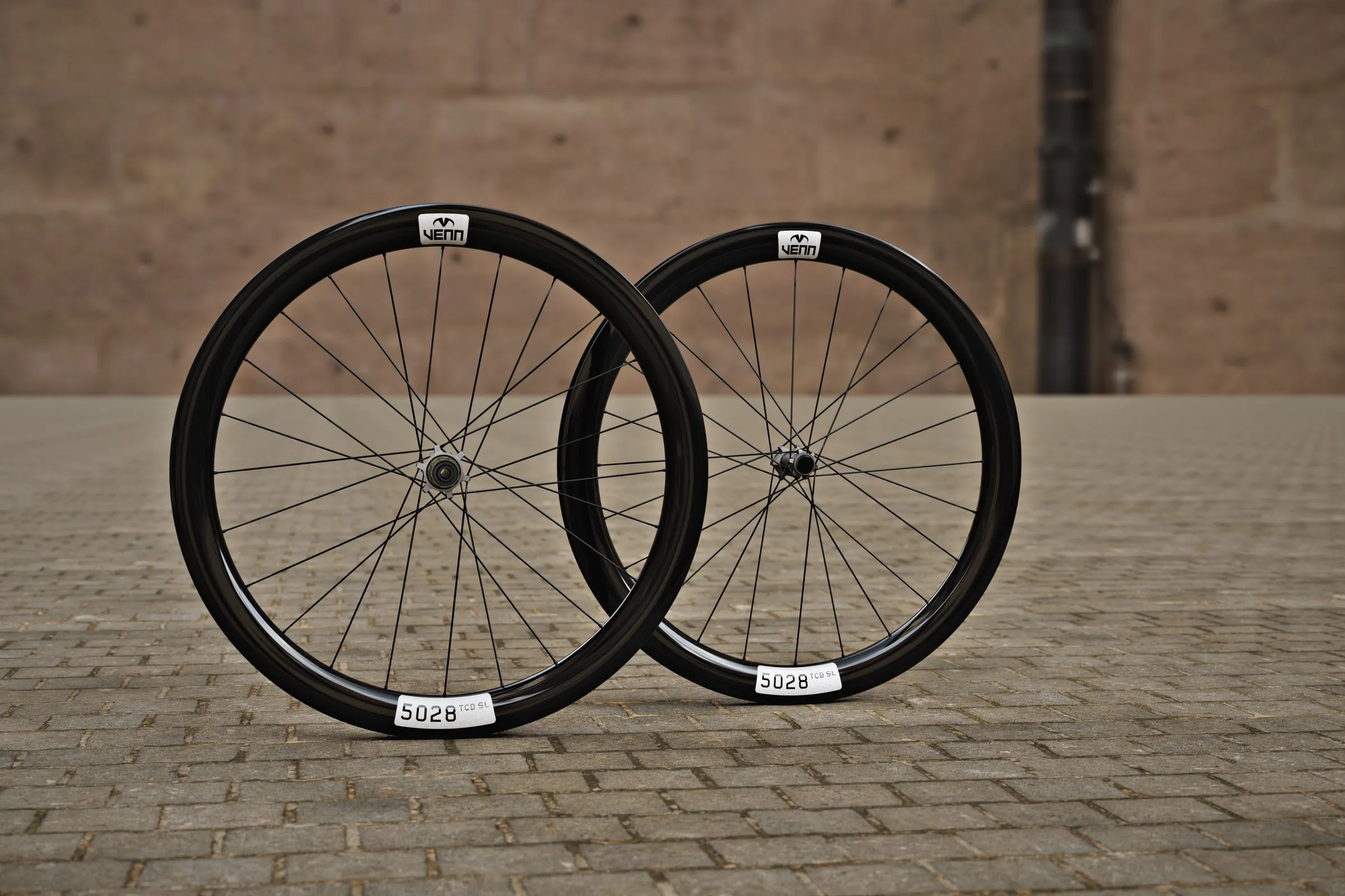 Venn 5028 HE1 carbon wielset, naast elkaar