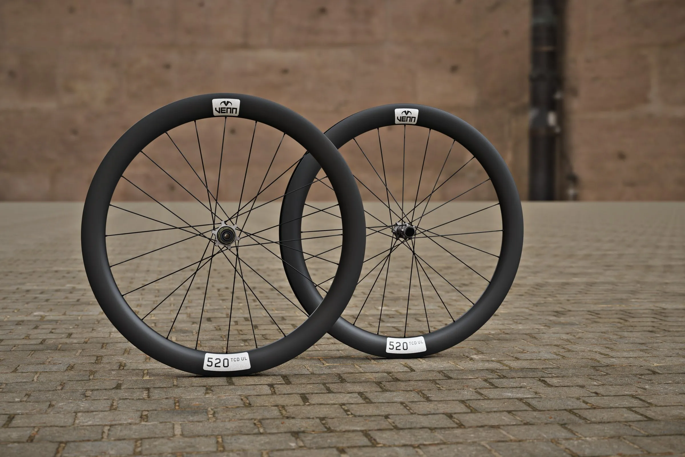 Venn 520 HE1 carbon wielset op Venn Helix-01 naven, naast elkaar