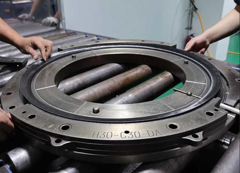 Venn Wheels carbon rim molding press